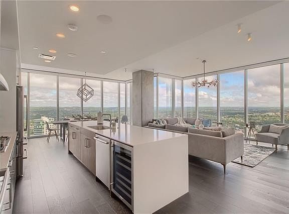 4th image of 301 West Ave #4401