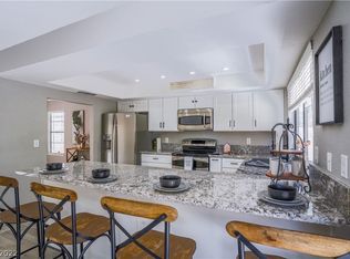 2532 Whippoorwill Ln, Las Vegas, NV 89121