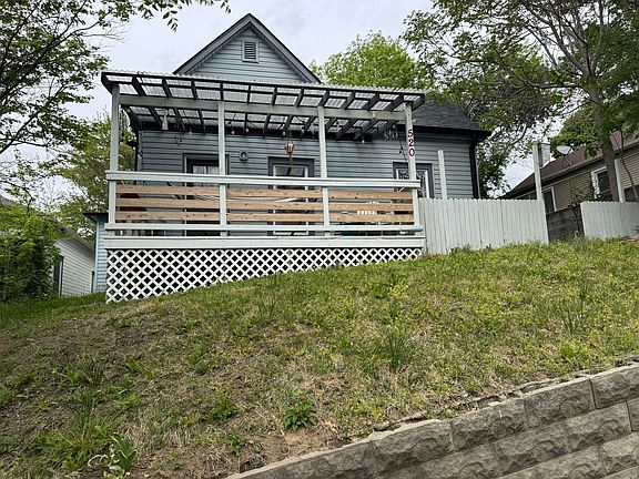 2nd image of 520 Avenue C
