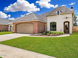 204 Red Cedar Ln, Youngsville, LA 70592