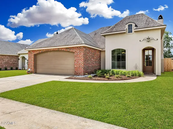 204 Red Cedar Ln, Youngsville, LA 70592