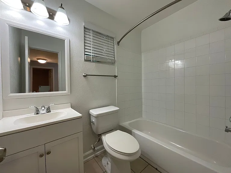 Willow Creek Apartments — Photo 11