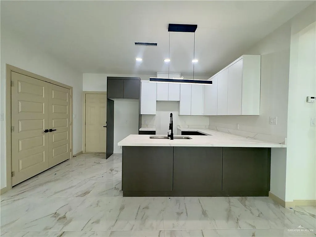 3 bed, 2.0 bath, 1150 sqft, $1,350 — Photo 2