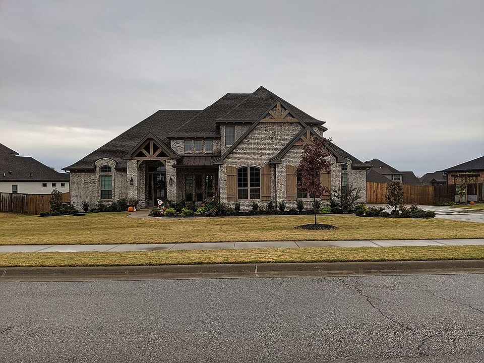 2nd image of 1105 Argyll Ln