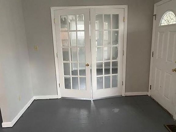 3rd image of 2112 W 93rd St
