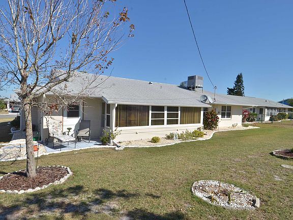 5th image of 830 Fox Hills Dr