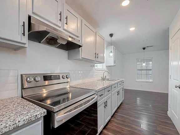 3rd image of 2604 Windsor Ln
