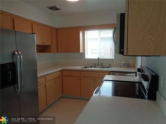 3rd image of 4520 NE 5th Ave