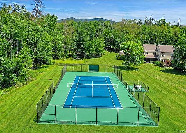 2nd image of 31 Pond Park Rd