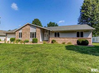 173 Joan Dr, Divernon, IL 62530