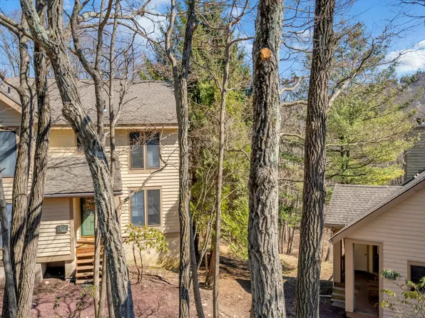 419 Hickory Dr, Tannersville, PA 18372