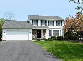 727 Bishops Ln, Webster, NY 14580