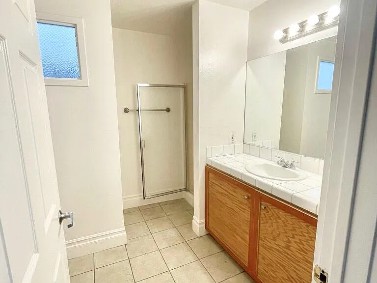 Virgil Apartments — Photo 6