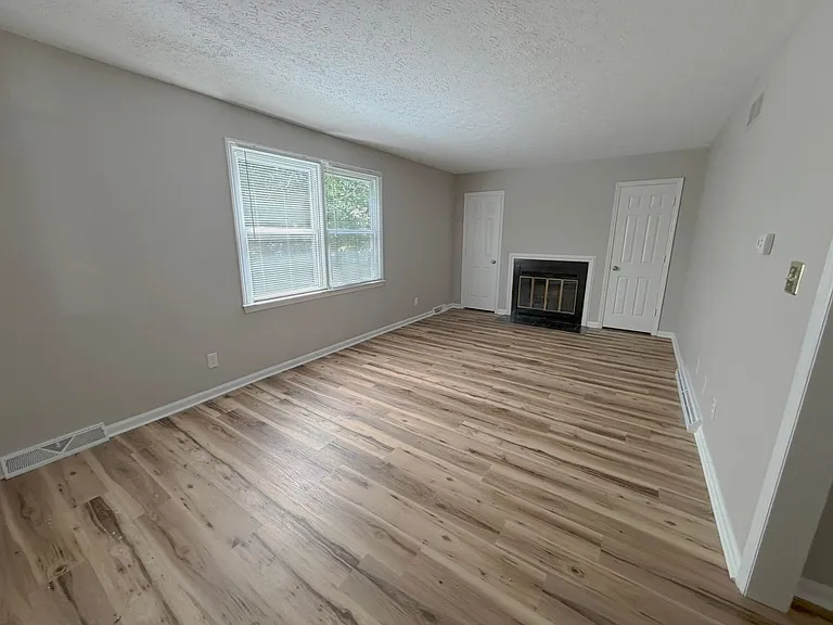 243 Iris Ln — Photo 7