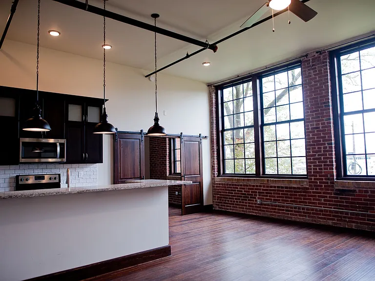 501 W Central St — Photo 14