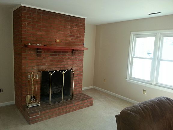 5th image of 207 Hardee St