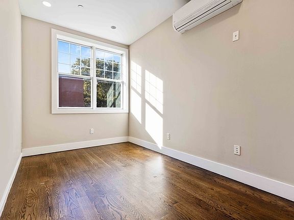5th image of 9 Lexington Ave #C1