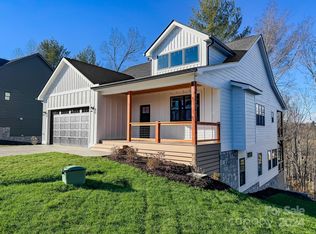 235 Byron Forest Dr, Horse Shoe, NC 28742