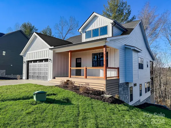 235 Byron Forest Dr, Horse Shoe, NC 28742