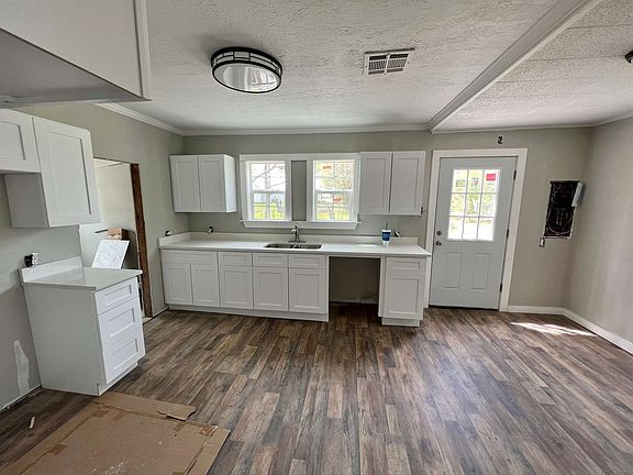 5th image of 1004 Pinckney Ave