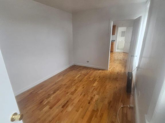 2nd image of 1 E 213th St #26F
