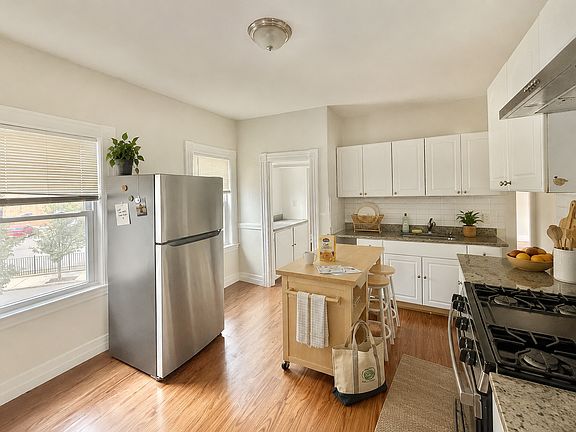 4th image of 17 Gladstone St #3