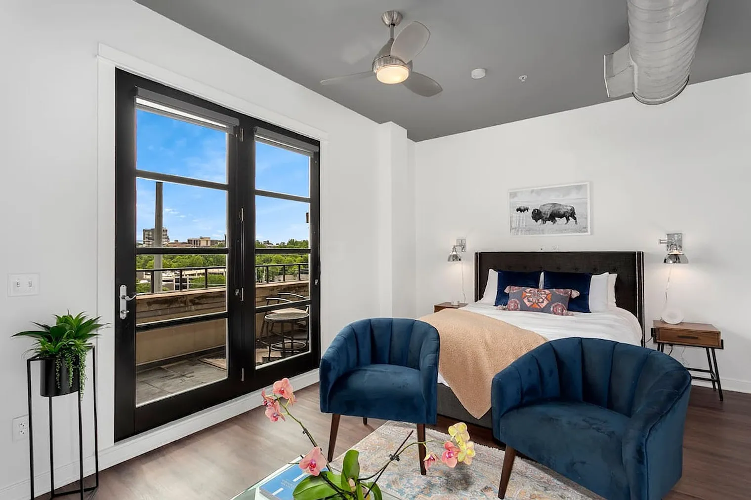 1 bed, 1.0 bath, 516 sqft, $4,403 — Photo 2