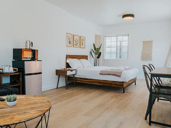 4th image of 18614 Mescalero St #1