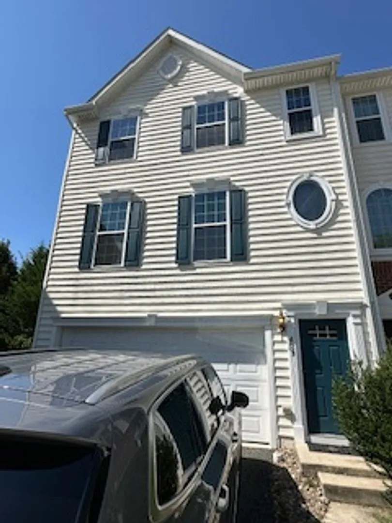Spacious End Unit-Townhome in Hockessin's Dennison Ridge — Photo 1