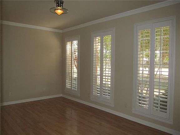 3rd image of 112 Royal Oaks Dr