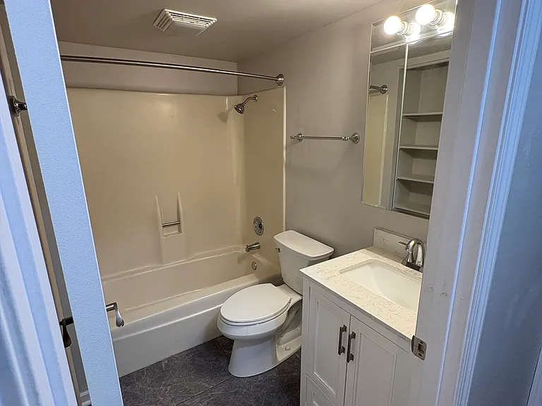121 S Washington St #3 — Photo 4