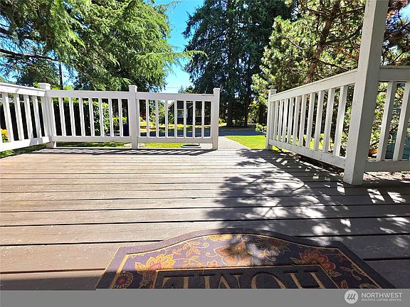 3rd image of 10002 Oak Lane SW