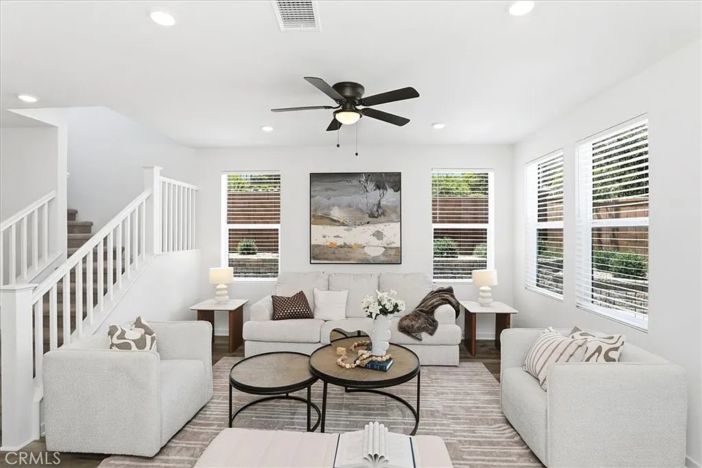 3 bed, 2.5 bath, 2012 sqft, $3,995 — Photo 4