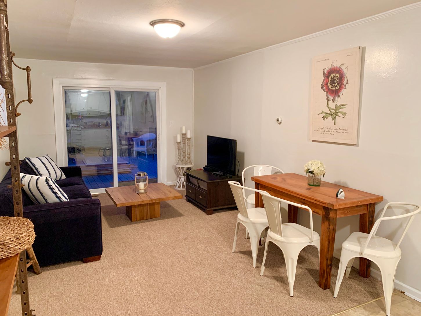  Cottage #2 Living Area