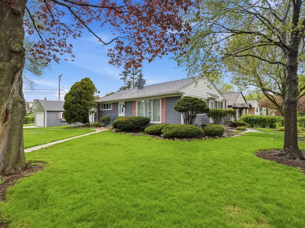 1844 Lemar Ave, Evanston, IL 60201