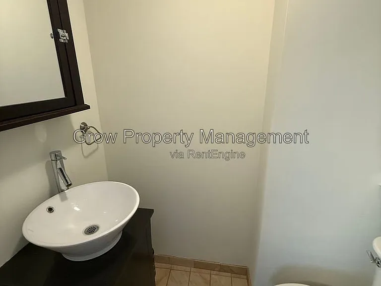 4714 Fowler St — Photo 16