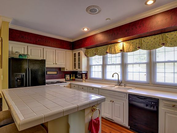 4th image of 9 Round Ridge Ct