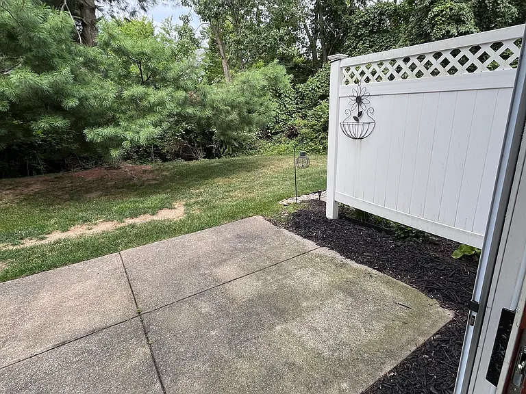 19328 Bradford Ct — Photo 8