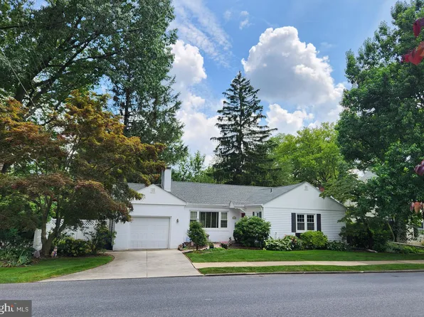 2621 Lincoln St, Camp Hill, PA 17011