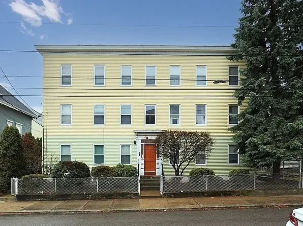 46 Carpenter St #2L, Pawtucket, RI 02860