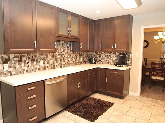 4th image of 613 S Miramar Way