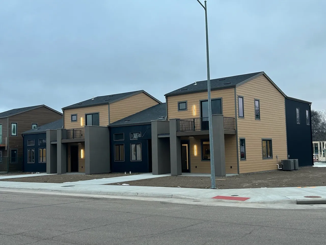 285 W 5th St — Photo 2