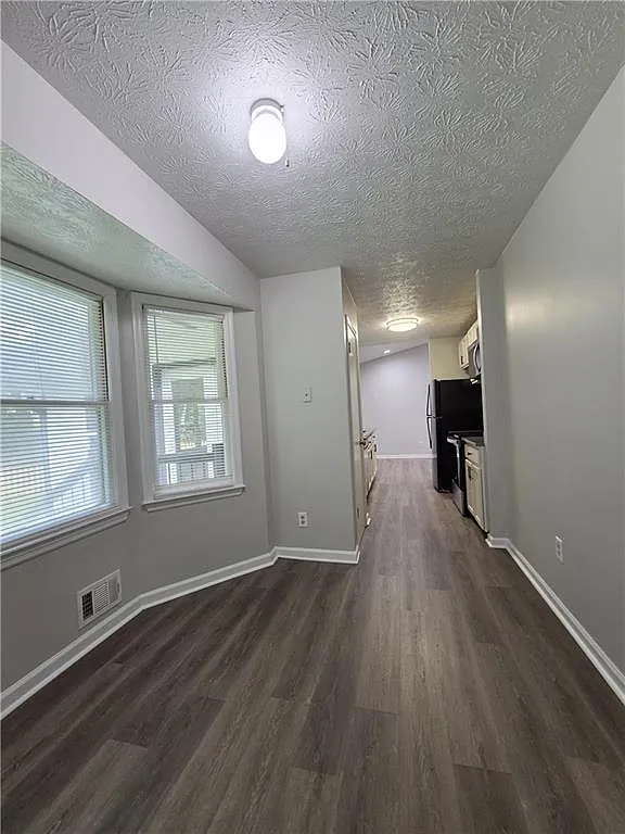 3 bed, 2.0 bath, 1291 sqft, $2,300 — Photo 4