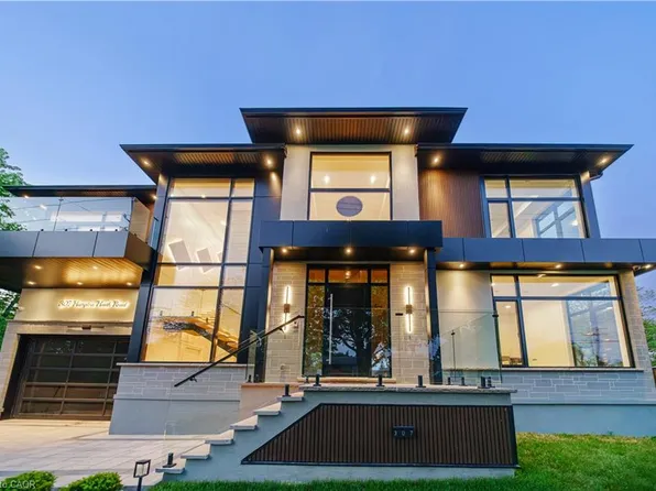307 Hampton Heath Rd, Burlington, ON L7L 4P7
