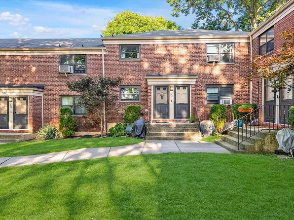74-75 220th St #B2, Oakland Gardens, NY 11364