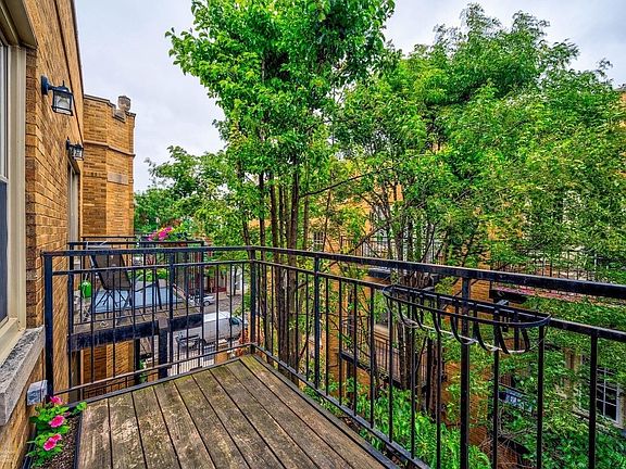 5th image of 2237 N Lincoln Ave #3C