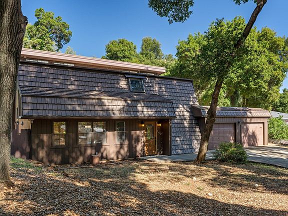 3rd image of 7980 Buckingham Court