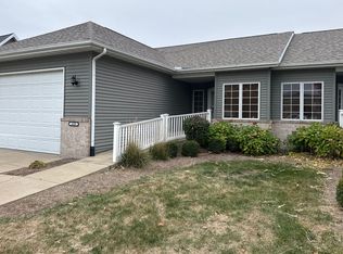 620 Garvey Ln, Chatham, IL 62629