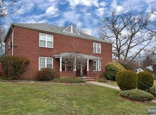544 Broad Ave APT 4, Leonia, NJ 07605