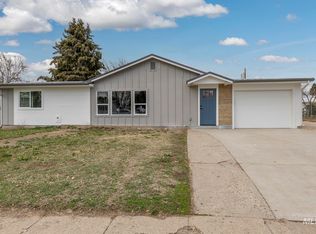 582 E Park St, Weiser, ID 83672